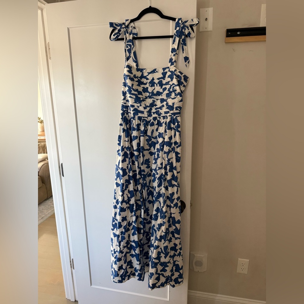 Abercrombie Tie Shoulder Emerson Maxi Dress in Blue and White Floral